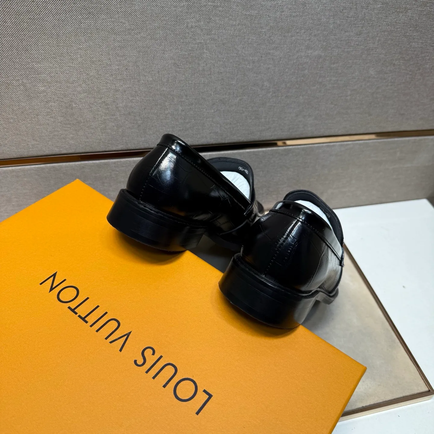 Men's men's shoes 💰pp462【LV～】Men's casual leather shoes 2025z cabinet sales simultaneously 🔶Size: 39-44#️⃣ 🔷2 colors🔜The upper is made of multi-material splicing➕Cow leather lining, comfortable and breathable, sole: original comfortable and wear-resistant outsole, ⚠️real thing📱photographed🎬real thing is better📢📢📢